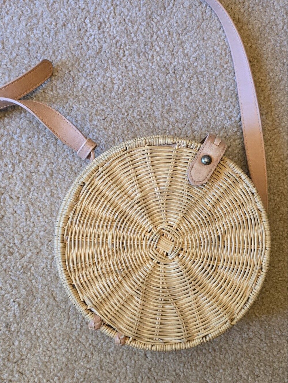 Round Woven Straw Crossbody Bag in Natural